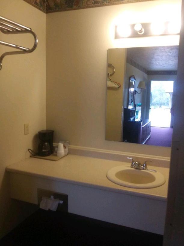 Whispering Creek Lodging & Rv Resort Newton 외부 사진
